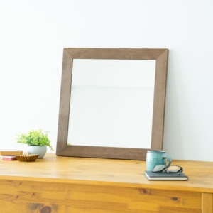 幅広枠正方形ウォールミラー(50)(/茶) 天然木 姿見鏡 ワイド 高級感 木製 飛散防止加工 壁掛け 北欧風 ヴィンテージ 韓国インテリア 玄関 トイレ 洗面 日本製 完成品 NK-31
