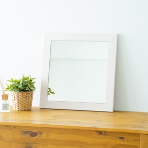 幅広枠正方形ウォールミラー(50)(/白) 天然木 姿見鏡 ワイド 高級感 木製 飛散防止加工 壁掛け 北欧風 ヴィンテージ 韓国インテリア 玄関 トイレ 洗面 日本製 完成品 NK-31