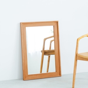 型フレームウォールミラー(580 830mm) (ハニー)天然木 北欧風 日本製 鏡 姿見 高級感 ドレッサー 全身 木製 壁掛け モダン 木枠 玄関 トイレ 洗面 NK-18