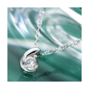 18金ゴールド（K18WG） ダイヤムーンペンダント