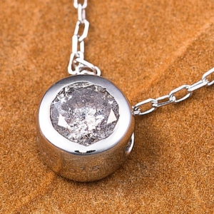 K18WG 0.15ctダイヤモンドフクリンペンダント